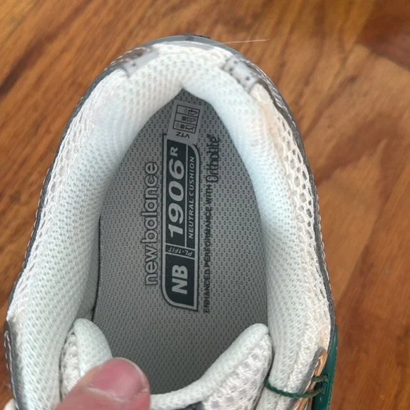 New Balance 1906r (size 7.5 US40.5 EU) New in box)